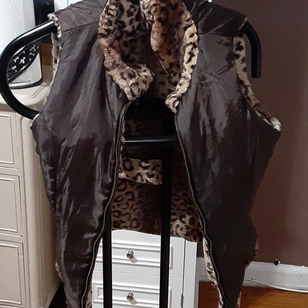 Animal print vest size M - Picture 4 of 6